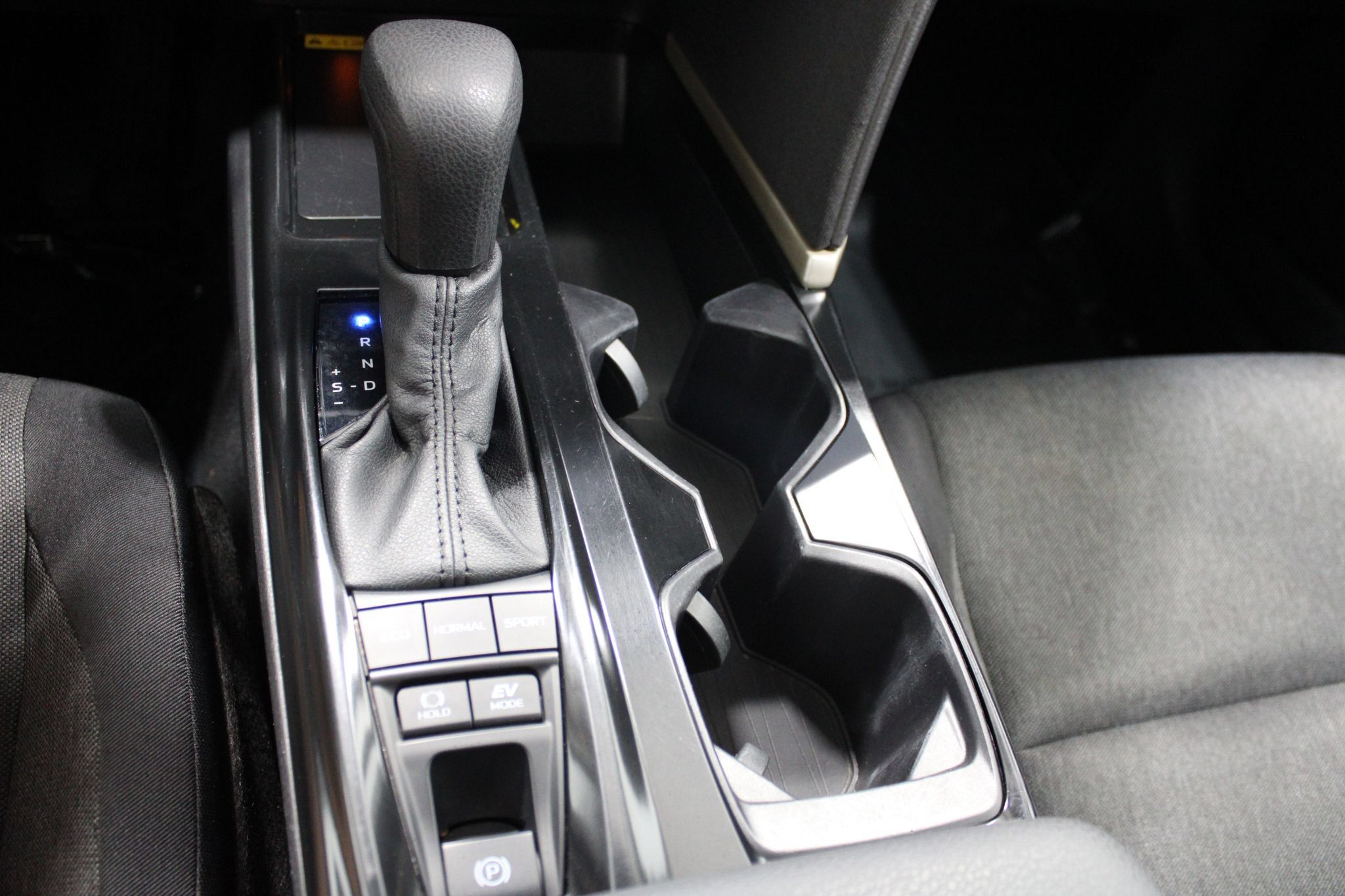 Used 2025 Toyota Camry LE FWD image 32