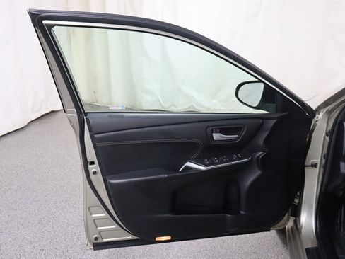 Used 2015 Toyota Camry XLE FWD image 19