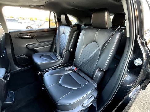 Used 2023 Toyota Highlander XLE image 20