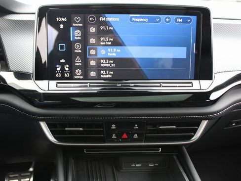 Certified 2025 Volkswagen Atlas Cross Sport SEL R-Line image 15