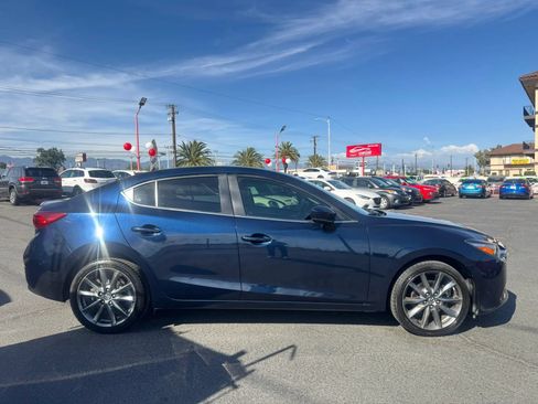 Used 2018 MAZDA MAZDA3 Touring FWD image 11