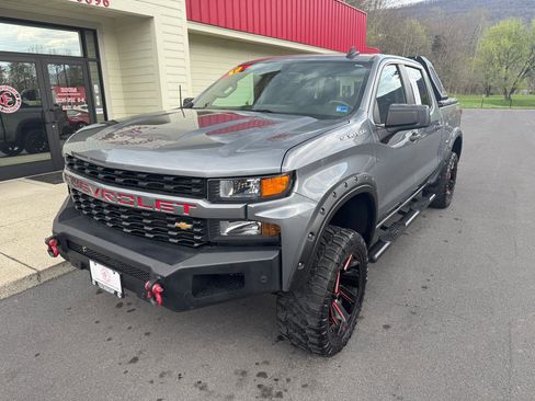 Used 2019 Chevrolet Silverado 1500 Custom w/ Custom Value Package AWD/4WD image 3