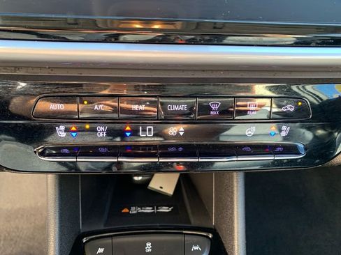 Used 2022 Chevrolet Bolt EUV Premier w/ Launch Edition image 27