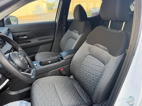 Used 2026 Nissan Kicks SV FWD image 10