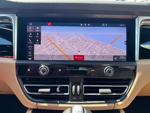 Used 2024 Porsche Macan image 25