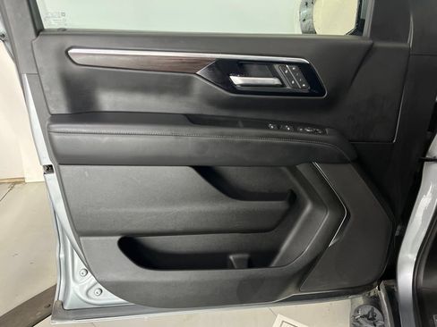 Used 2025 Chevrolet Suburban Z71 AWD/4WD image 25