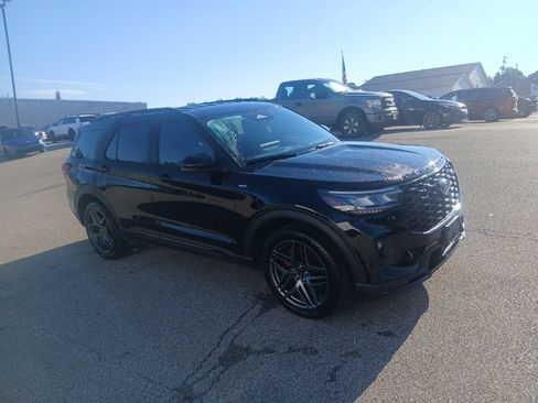 Used 2025 Ford Explorer ST-Line w/ ST-Line Street Pack AWD/4WD image 7