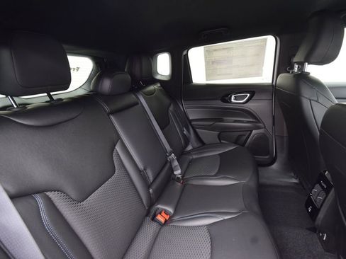 New 2026 Jeep Compass Latitude image 18