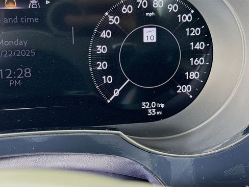 New 2025 Bentley Bentayga image 12