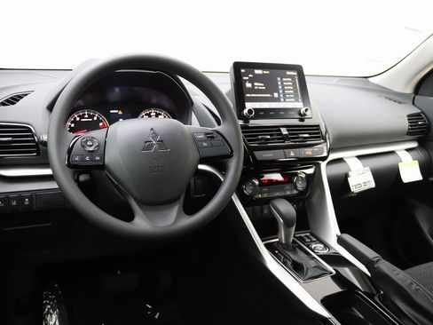 New 2026 Mitsubishi Eclipse Cross LE image 3