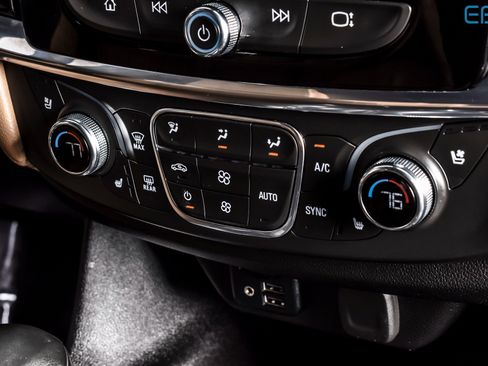 Used 2023 Chevrolet Traverse Premier image 28