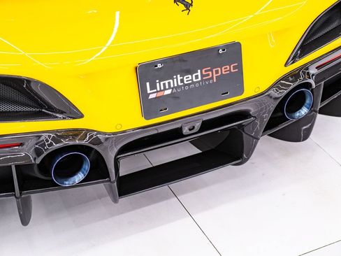 Used 2021 Ferrari F8 Tributo RWD image 33