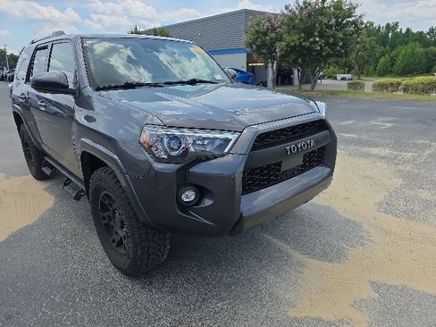 Used 2022 Toyota 4Runner SR5 AWD/4WD image 3
