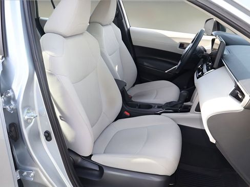 Certified 2023 Toyota Corolla Cross L image 15