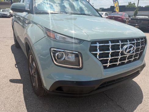 Used 2025 Hyundai Venue SEL FWD image 12