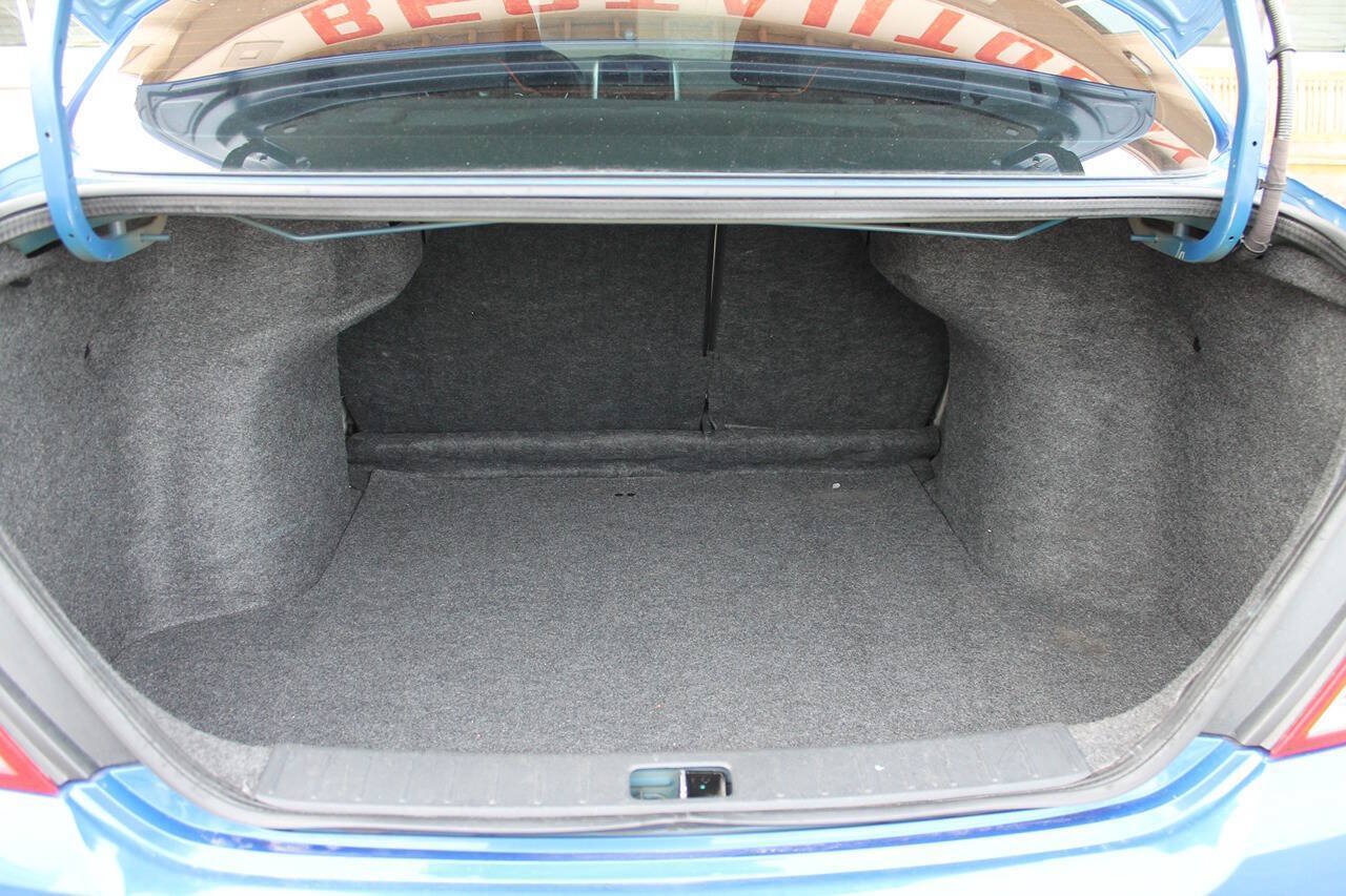 Used 2015 Nissan Versa SV FWD image 34