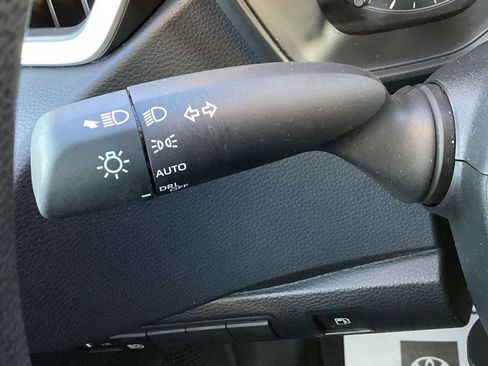 Used 2025 Toyota Corolla LE image 19