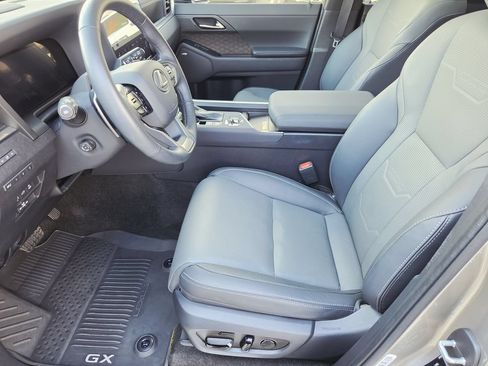 Used 2024 Lexus GX 550 w/ Accessory Package (Z1) AWD/4WD image 15