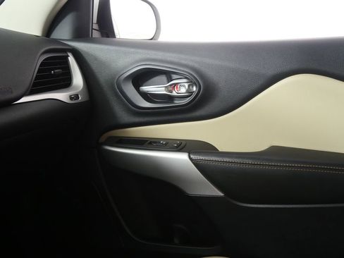 Used 2017 Jeep Cherokee Limited w/ Luxury Group image 27