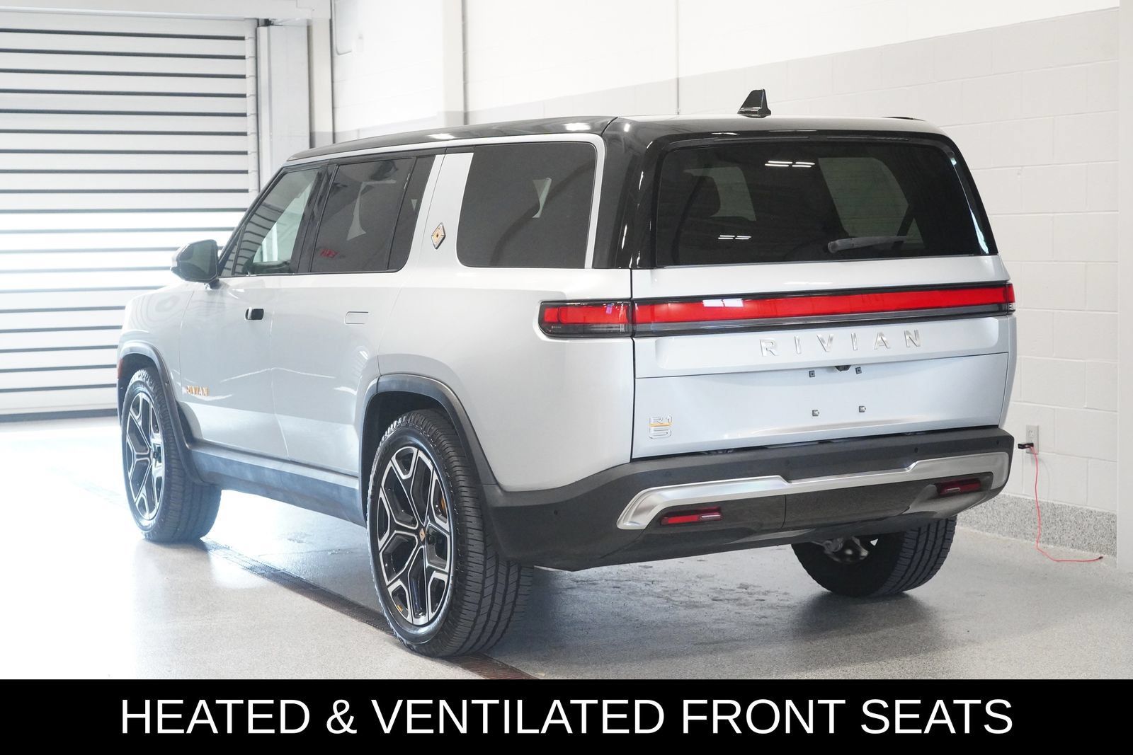 Used 2023 Rivian R1S Launch Edition Quad AWD/4WD image 4