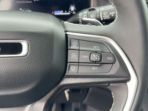 Used 2023 Jeep Grand Cherokee Altitude image 23