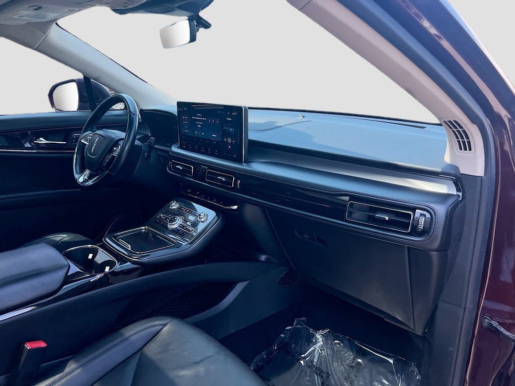 Used 2023 Lincoln Nautilus Reserve AWD/4WD image 30