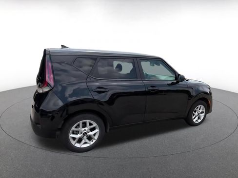 Used 2025 Kia Soul LX w/ LX Technology Package FWD image 15