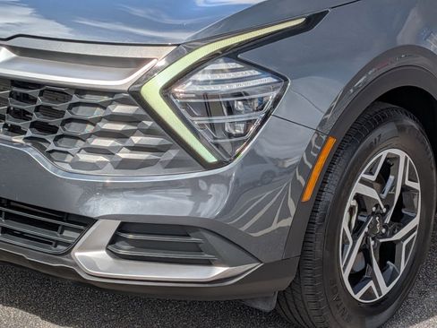 Used 2025 Kia Sportage LX image 9