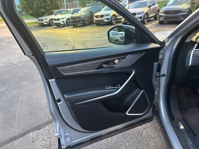 Used 2021 Jaguar F-PACE AWD/4WD image 13
