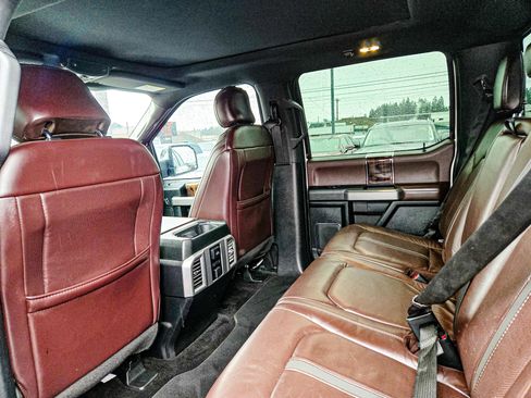 Used 2016 Ford F150 Platinum w/ Equipment Group 701A Luxury image 11