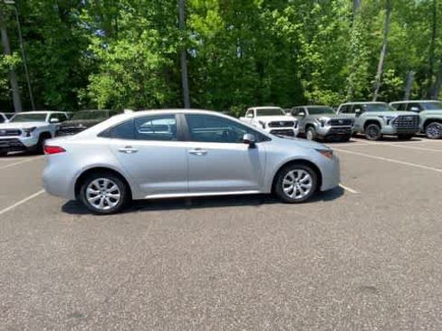 Used 2024 Toyota Corolla LE FWD image 12