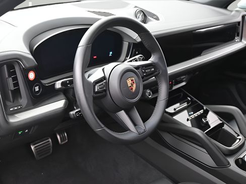 Certified 2025 Porsche Cayenne S AWD/4WD image 5