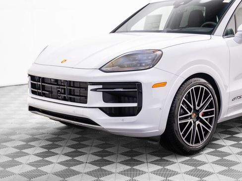 Used 2026 Porsche Cayenne GTS AWD/4WD image 36