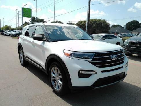 Used 2021 Ford Explorer XLT w/ Equipment Group 202A AWD/4WD image 4