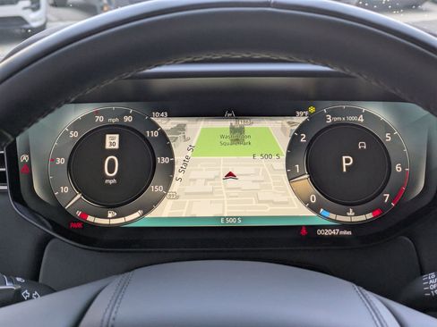 Used 2025 Land Rover Range Rover Sport SE image 17