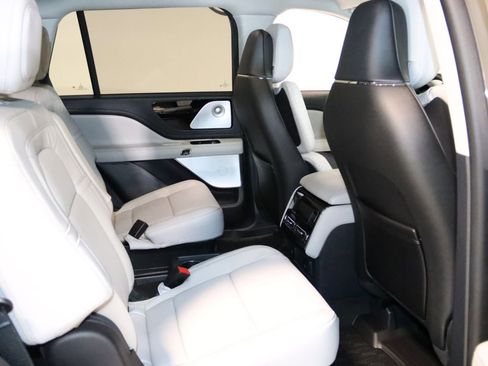 Used 2025 Lincoln Aviator Reserve w/ Equipment Group 201A AWD/4WD image 65