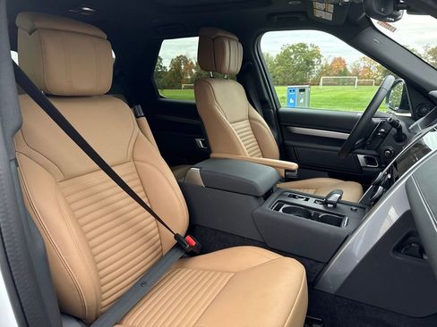 Used 2025 Land Rover Discovery Dynamic SE AWD/4WD image 18