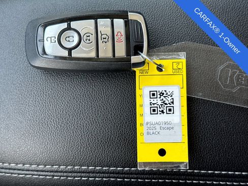 Used 2025 Ford Escape Platinum AWD/4WD image 39