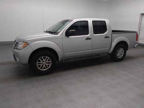 Used 2015 Nissan Frontier SV w/ SV Value Truck Package RWD image 2