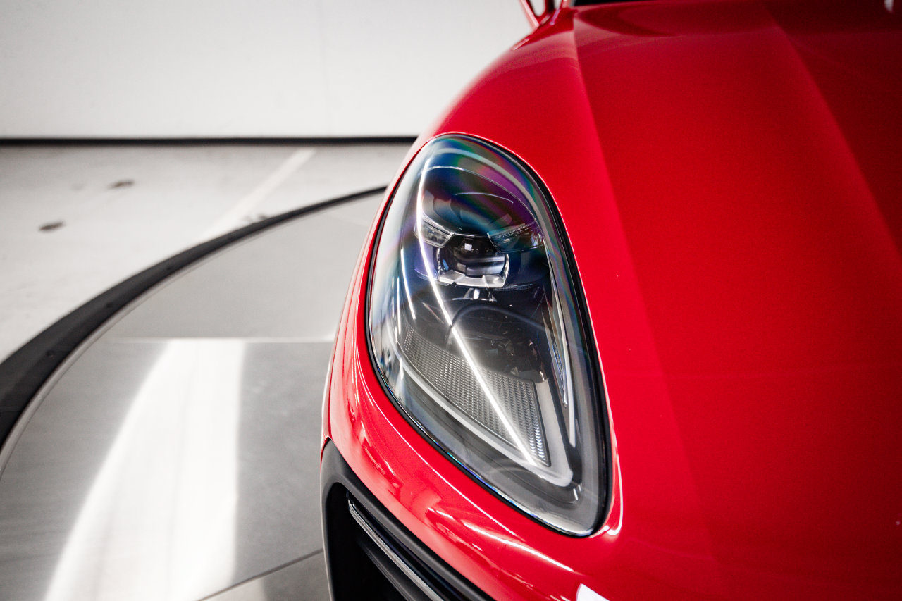 Certified 2026 Porsche Macan AWD/4WD image 13
