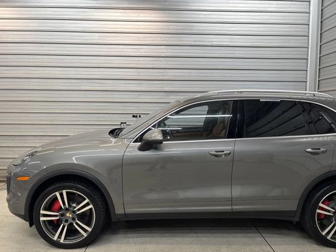 Used 2015 Porsche Cayenne Turbo AWD/4WD image 3