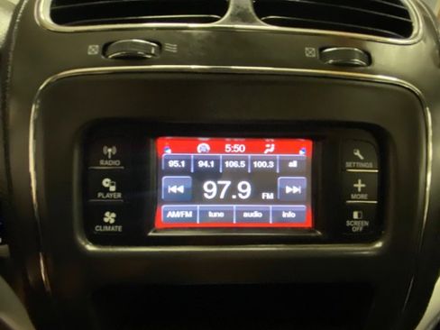 Used 2019 Dodge Journey SE image 29