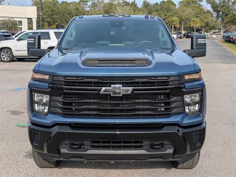 Used 2025 Chevrolet Silverado 2500 Custom w/ Custom Convenience Package image 9