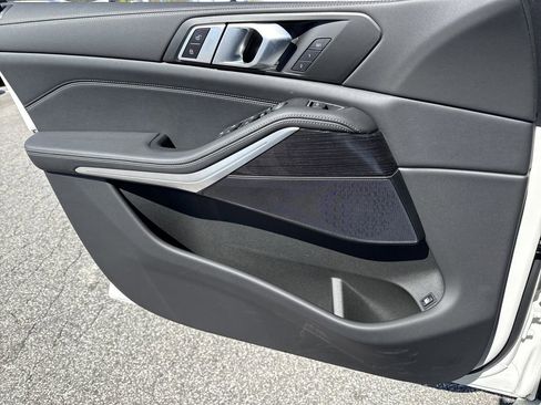 Used 2025 BMW X5 xDrive50e image 15