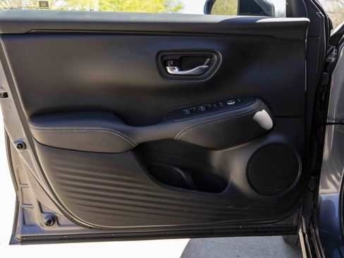 Used 2025 Honda HR-V EX-L image 39