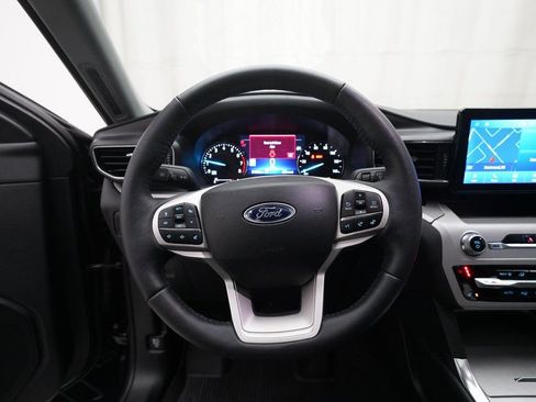 Used 2023 Ford Explorer XLT w/ Equipment Group 202A image 4