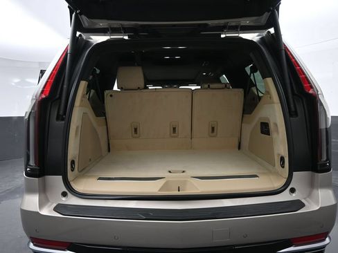 Certified 2024 Cadillac Escalade ESV Premium Luxury AWD/4WD image 19