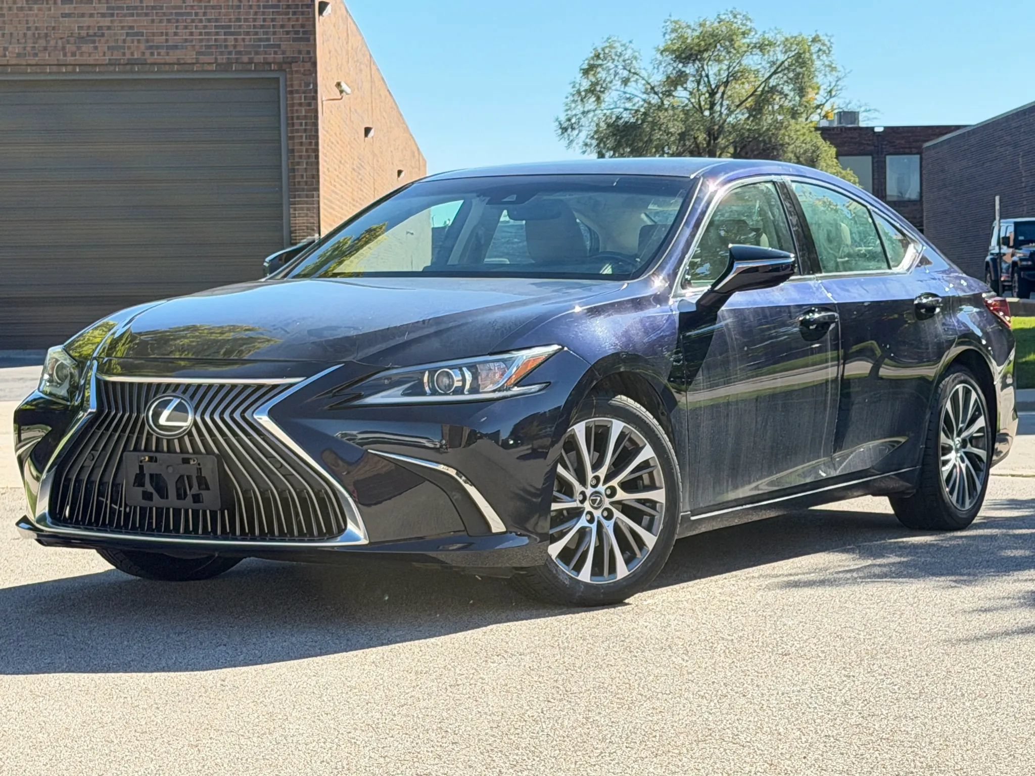Used 2020 Lexus ES 350 w/ Premium Package FWD image 2