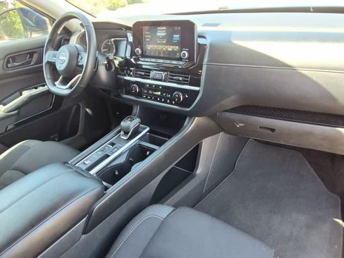 Used 2025 Nissan Pathfinder SV FWD image 27