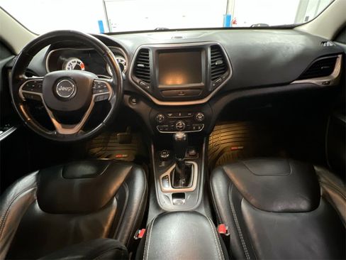 Used 2016 Jeep Cherokee Limited image 10